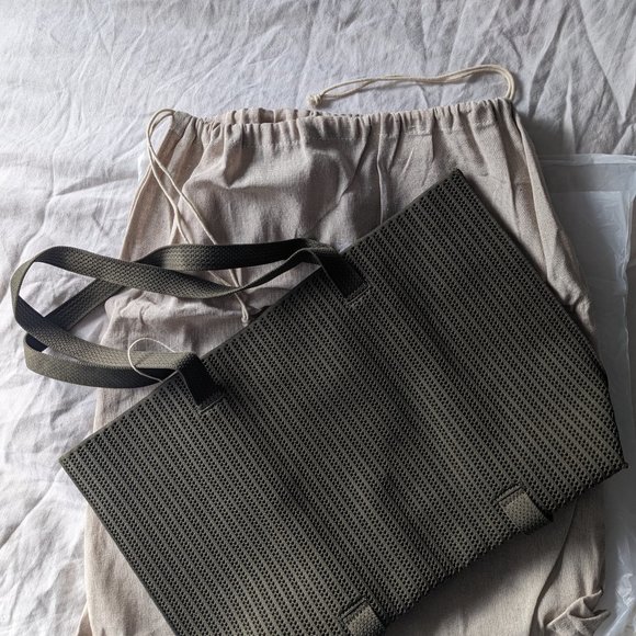 NWT Zahara Tote - Olive Green (Dust bag inc) - Picture 2 of 9